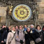 Praga, reloj astronómico, grupo mujeres