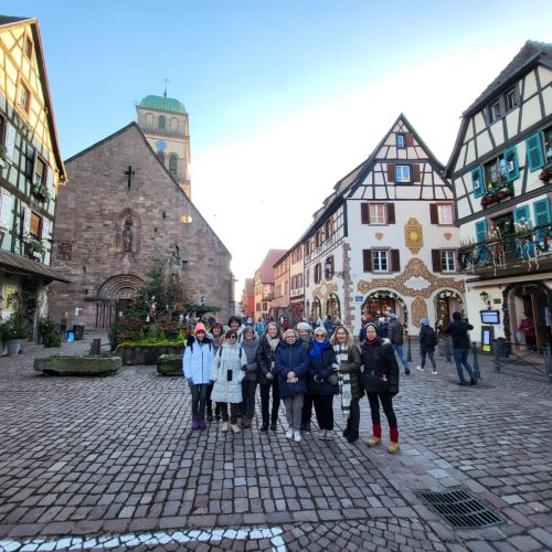 Colmar,mujeres,navidad,francia