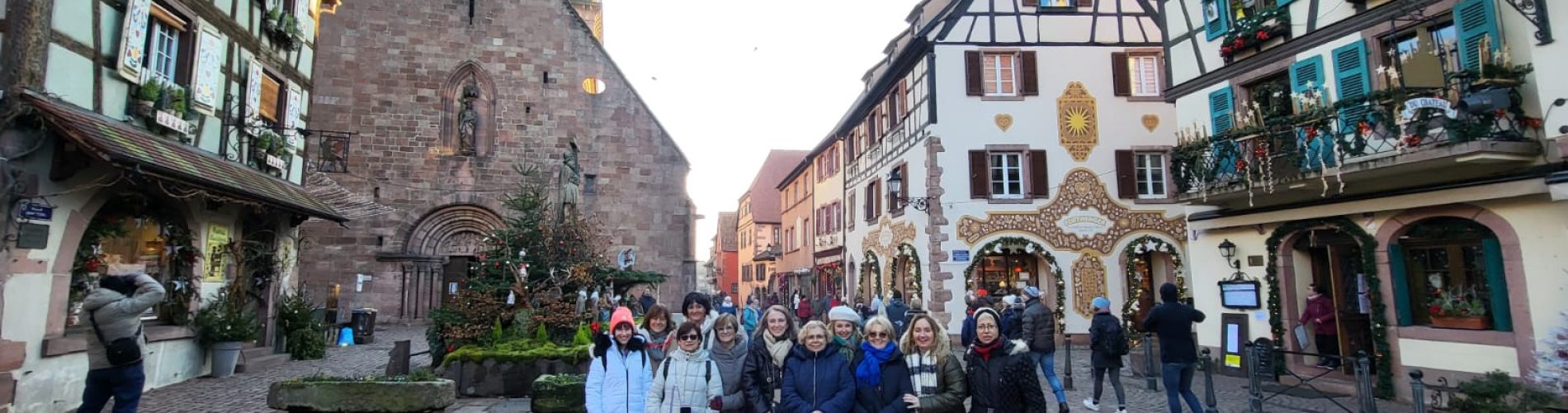 Colmar,mujeres,navidad,francia