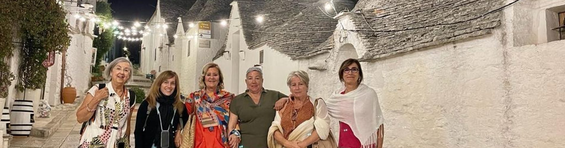 Apulia, Italia, Grupo mujeres