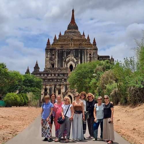 Bagan, Myanmar, Grupo Mujeres
