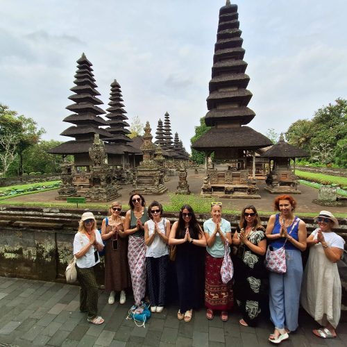 Bali, Templo Real de Taman Ayun, Grupo Mujeres