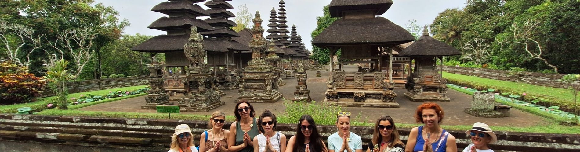 Bali, Templo Real de Taman Ayun, Grupo Mujeres