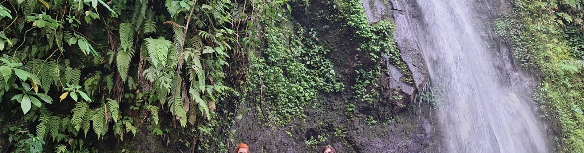 Cascada Ulu Petanu, Bali, Grupo Mujeres
