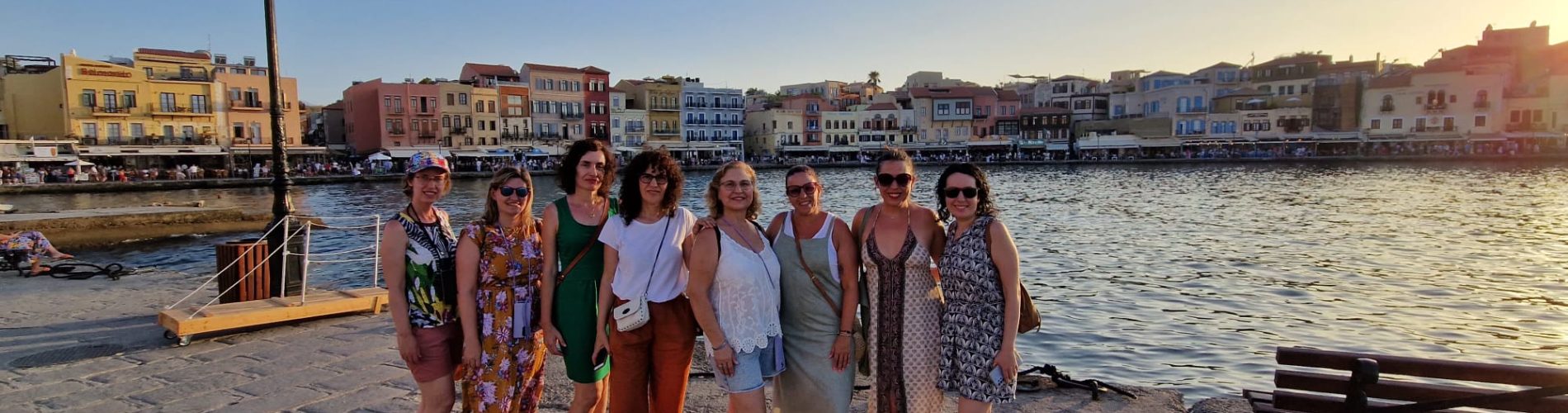 Chania, Creta, grupo mujeres