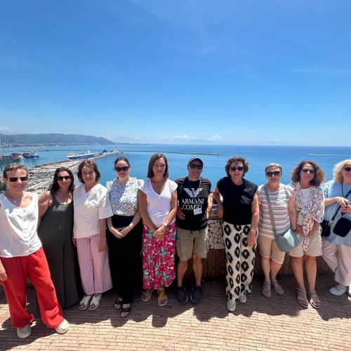 Costa Amalfitana, Puerto Minori, Grupo mujeres