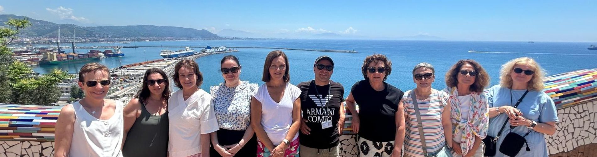 Costa Amalfitana, Puerto Minori, Grupo mujeres