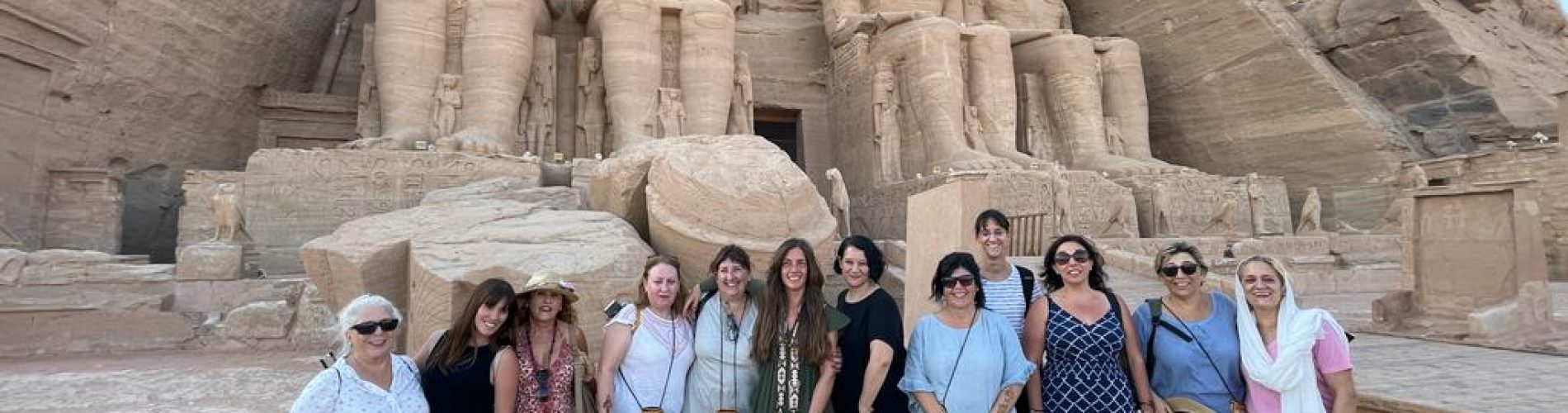 Egipto, Abu Simbel, grupo mujeres