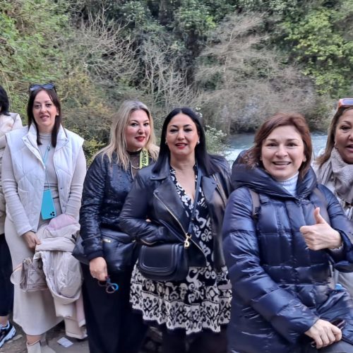 Fontaine de Vaucluse, Provenza, Grupo Mujeres