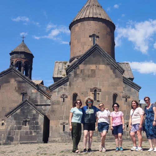 grupo mujeres, armenia, iglesia