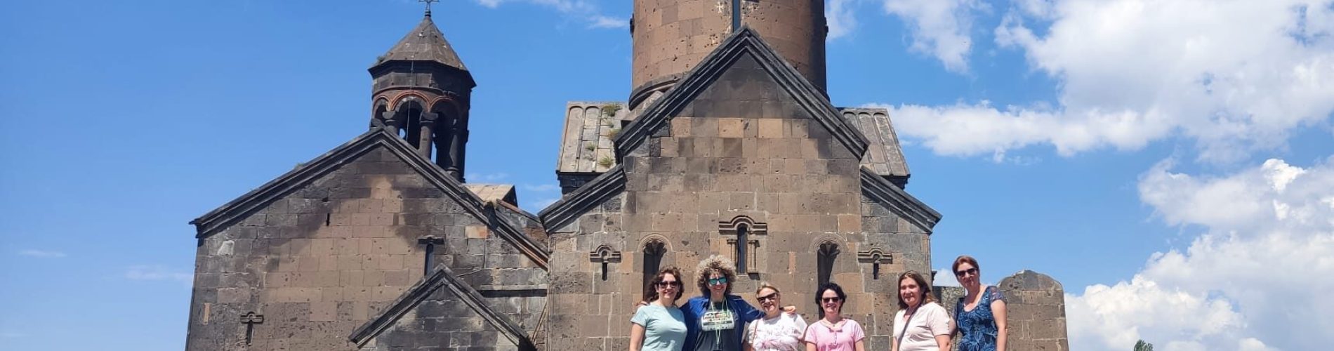 grupo mujeres, armenia, iglesia
