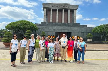Vietnam, mausoleo, ho chi minh, grupo mujeres