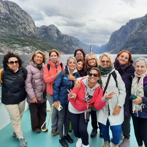 Fiordo de los sueños, noruega, grupo mujeres