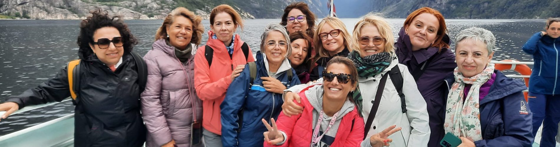 Fiordo de los sueños, noruega, grupo mujeres