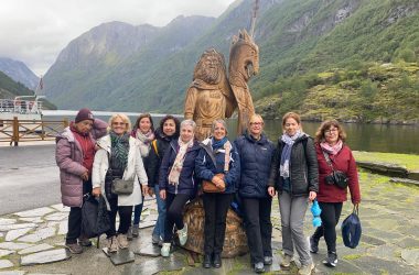 escultura vikinga, fiordos, noruega, grupo mujeres