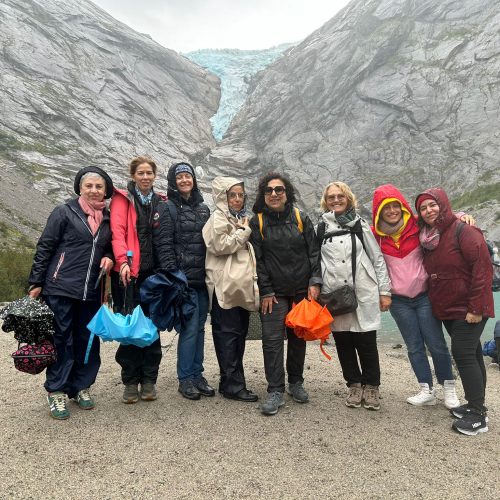 Briksdal, noruega, grupo mujeres