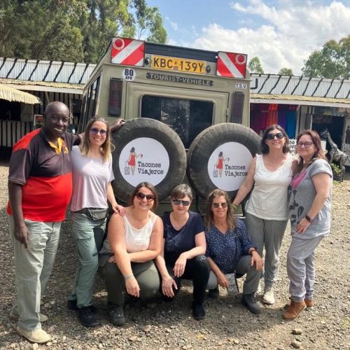 Kenia, coche safari, grupo mujeres