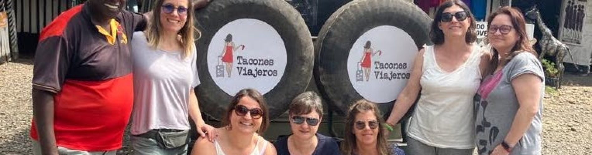 Kenia, coche safari, grupo mujeres