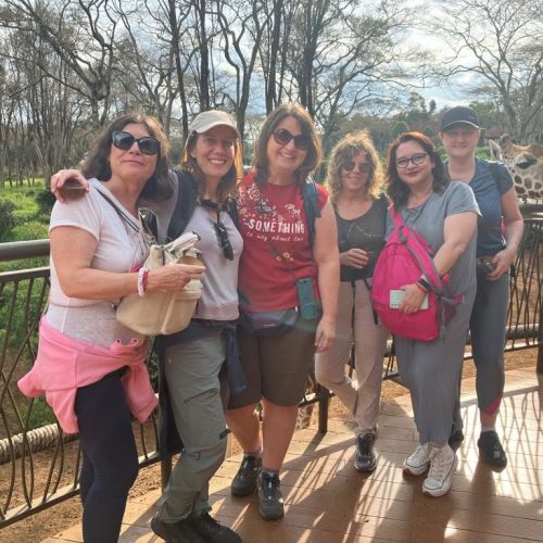 Nairobi, reserva jirafas, grupo mujeres