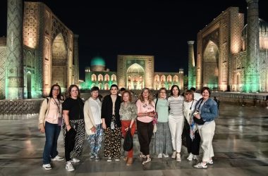 Plaza Rajastan, Uzbekistan, Grupo Mujeres