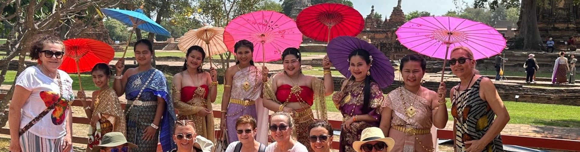 Tailandia, grupo de mujeres, templo