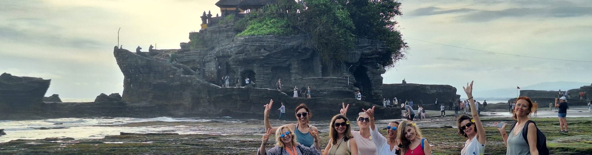 Tanah Lot, Bali, grupo Mujeres