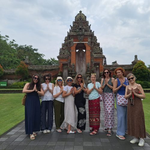 Templo Real de Taman Ayun, Bali, grupo muejres