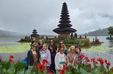 Templo Ulun Danu Beratan, Bali, Grupo mujeres