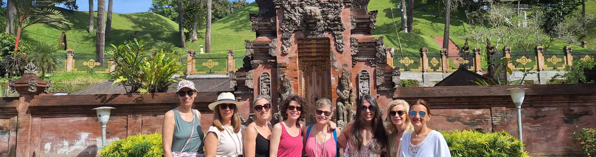 Tirta Empul, Bali, Grupo mujeres