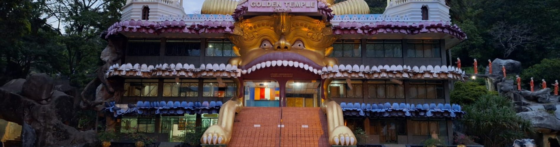 templo oro de dambulla, sri lanka, grupos mujeres