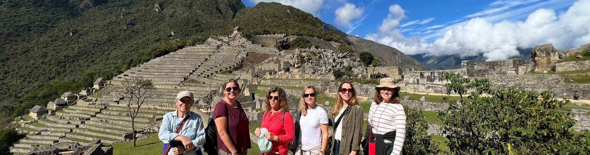 Peru, grupo mujeres