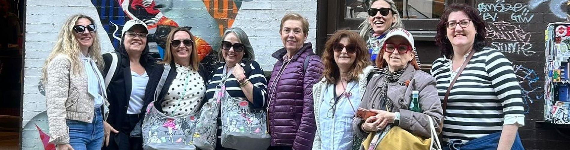 graffiti wall art painting nueva york, estados unidos, grupo mujeres