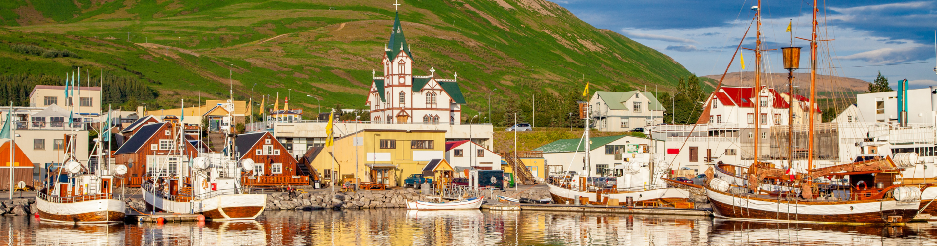 pueblo pesquero Husavik, barcos, islandia
