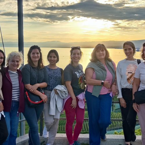 puesta sol, Montreux, Suiza, grupo mujeres