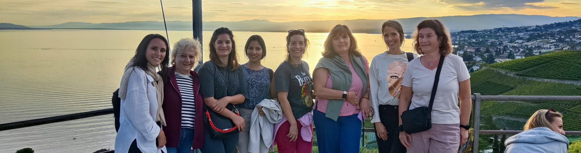 puesta sol, Montreux, Suiza, grupo mujeres